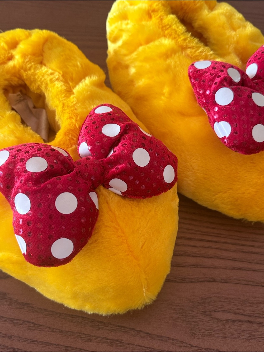 Disney Parks Minnie Mouse Plush Slippers Adult Large NWOT